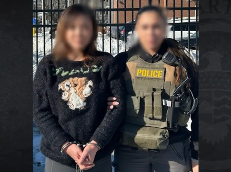 涉及毒品、詐欺等罪逃亡美國的劉喬安，上月底在美國波士頓被逮，近日將遣返回台。翻攝美國移民暨海關執法局