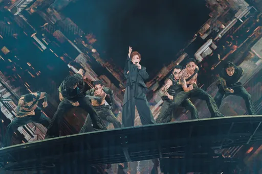 林憶蓮時隔9年開唱「重金打造360度旋轉舞台」 金曲連發感性哽咽謝粉