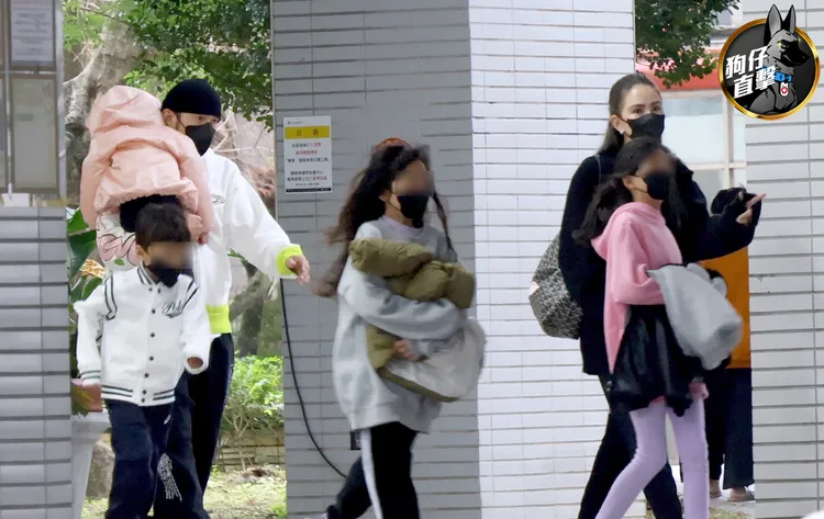 周杰倫、昆凌全家福打網球，快樂小夥伴陪Romeo打球超萌。特勤中心攝