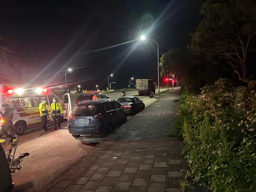 過完年回來車內男子「同一個姿勢」還在睡! 淡水民眾嚇壞報警了