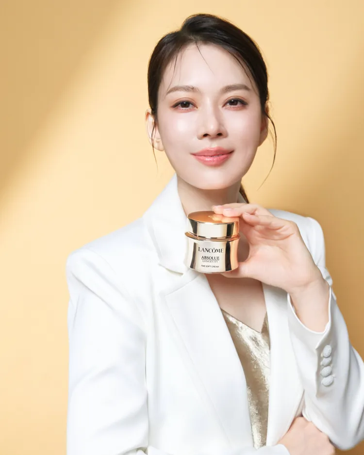 Melody成為蘭蔻絕對完美保養系列的品牌摯友。品牌提供