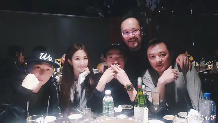 藍心妍（左二）和李威（中）常在北京、台北聚會。翻攝藍心妍微博