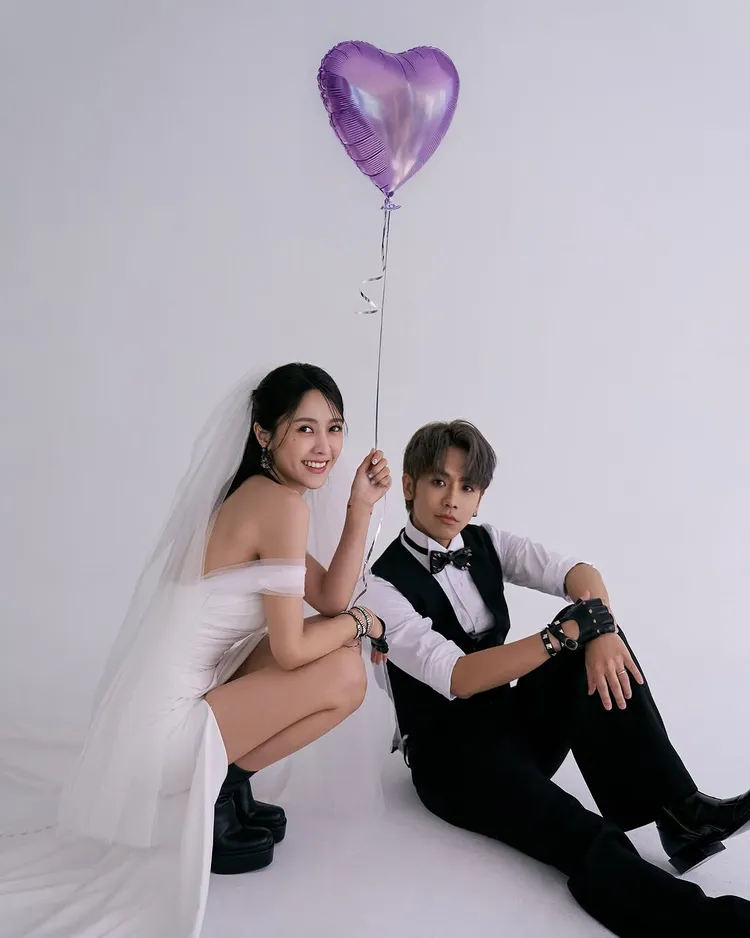 大元與鼓鼓婚紗照拍得甜蜜。翻攝鼓鼓IG