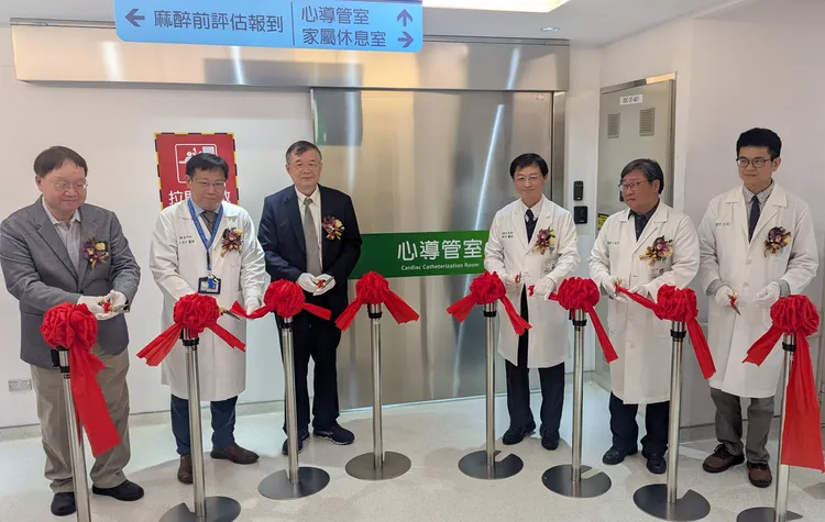 佳里奇美醫院今天舉行心導管室剪綵儀式。莊曜聰攝