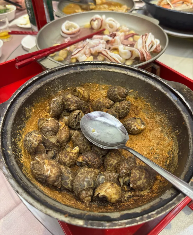 北港吉輝餐廳的海鮮從澎湖直送，不靠海也能吃到生猛食材。