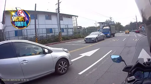 獨家爆料|危險!男童沒繫安全帶坐副駕大人腿上 警:最高罰3000元