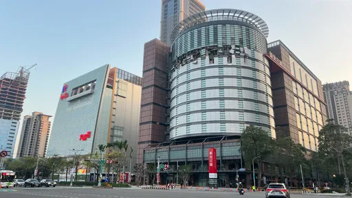 新光三越申請搭鷹架整修外牆 未附施工計畫!慘遭中市都發局退件