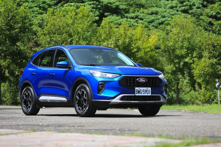 入主Ford Kuga全車系88.9萬元起（含舊換新），享6萬豪禮，包括3萬元配件金及3年免費升級預判系統專用導航圖資（市值3萬元），活動期間購車再贈5年原廠保固。林浩昇攝