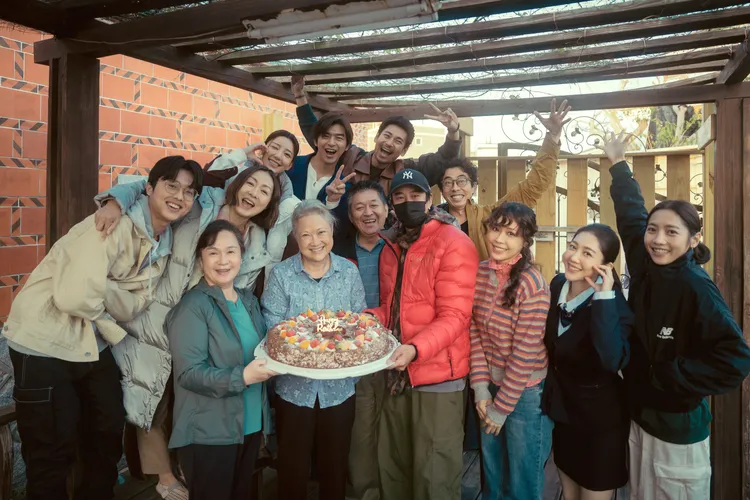 《不如海邊吹吹風》劇組在金門拍戲，大家培養出好感情。大川大立提供