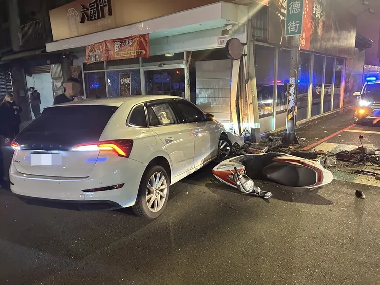 車禍現場。中壢警分局提供