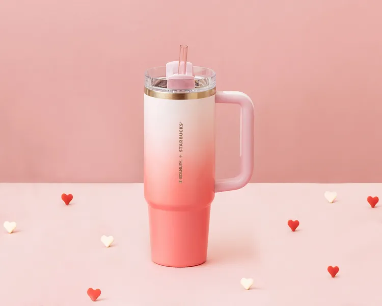 這次大容量杯款有各種繽紛配色可選擇，包含七彩色系、馬卡龍色系、漸層色系等。星巴克提供