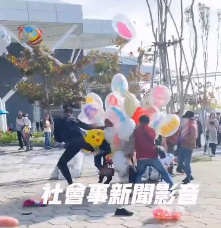 攤販搶地盤大打出手。翻攝社會事新聞影音