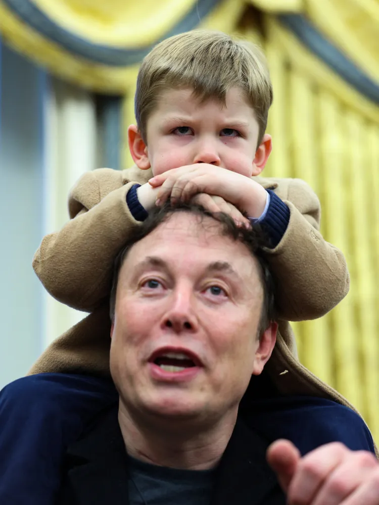 馬斯克與兒子X。路透社