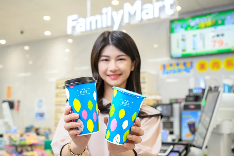 即日起至2/16全門市推出咖啡飲品優惠。全家提供
