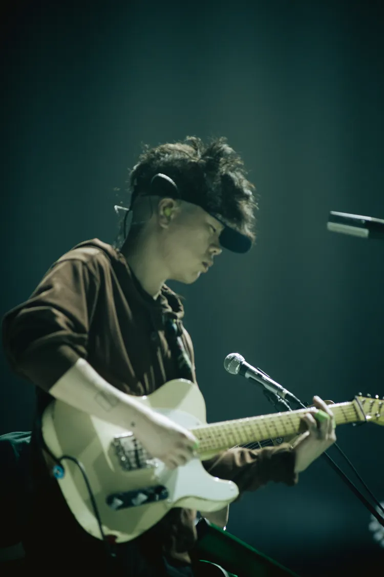 HYUKOH主唱兼吉他手吳赫宣布結婚後的首次專場演出獻高雄。圖／華納音樂提供