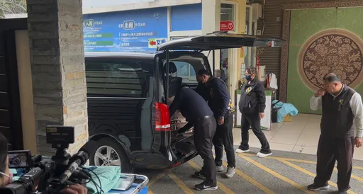 氣爆奪命!23歲女樓管原定今年結婚 男友領遺體悲痛捶桌