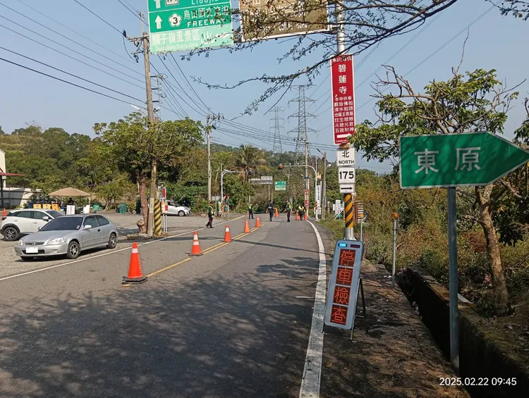 台南白河分局與相關單位聯合稽查改裝車。翻攝畫面