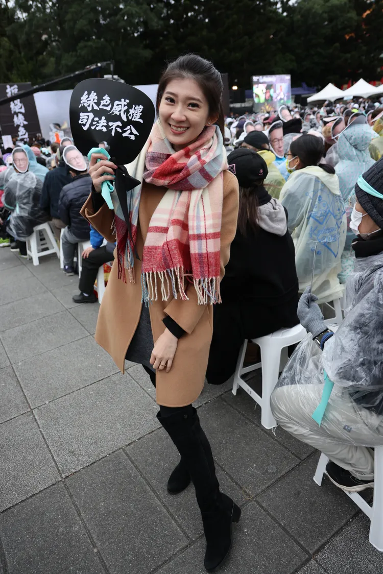 台灣民眾黨舉行「111釘孤枝」集會，國民黨發言人李明璇現身聲援。李俊毅攝