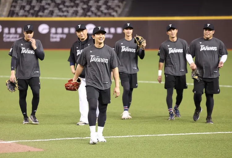 陳傑憲和中華隊備戰WBC資格賽。  中央社
