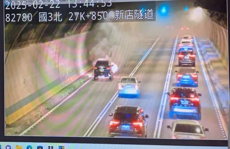 車輛不明原因起火。警方提供