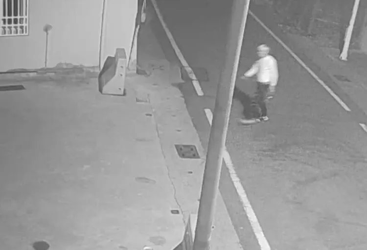 監視器錄下男子行竊過程。翻攝畫面