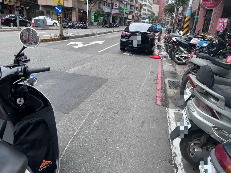 回收婦被撞倒。警方提供