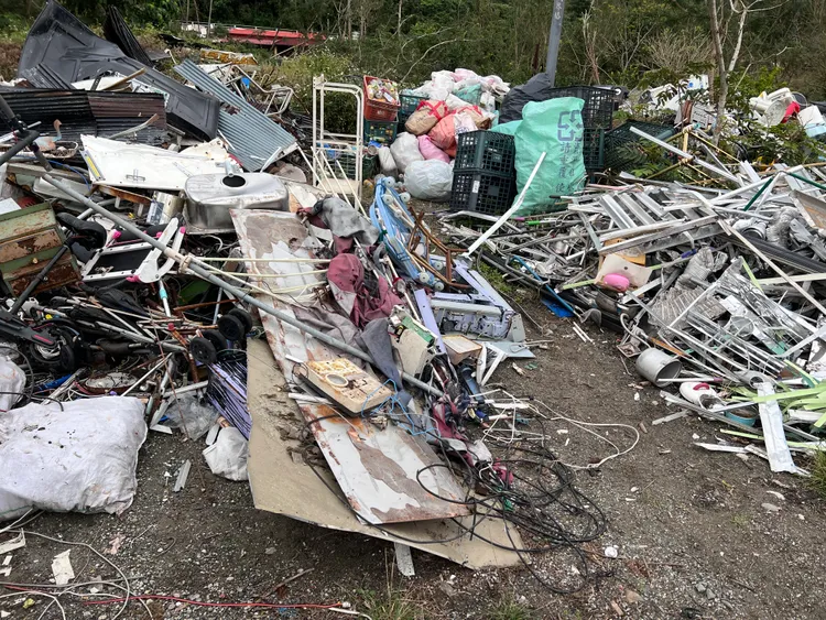 垃圾堆積如山還波及國有地。花蓮地檢署提供