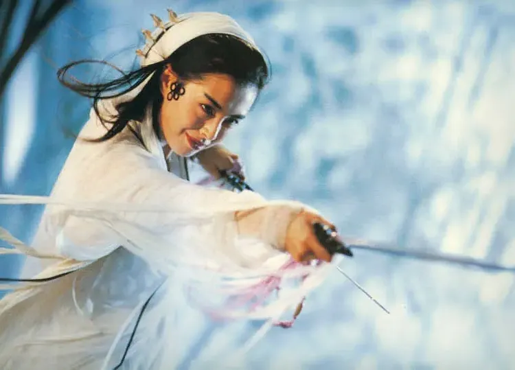 王祖賢曾在電影《青蛇》裡扮演白蛇白素貞。劇照