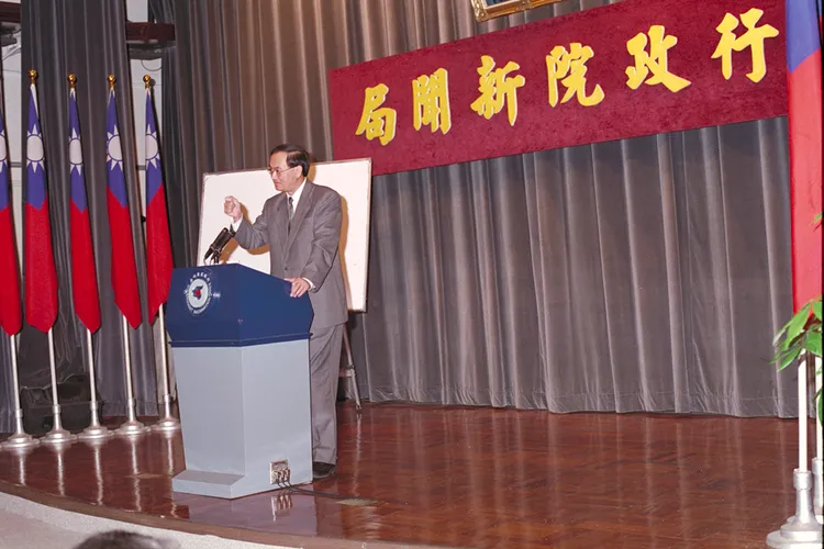 總統府前發言人丁遠超。取自 國家文化記憶庫/行政院新聞局