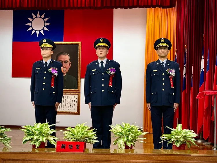 新任分局長：屏東分局林明波分局長、潮州分局林俊雄分局長、枋寮分局長新任盧恒隆分局長(由左至右)。翻攝畫面