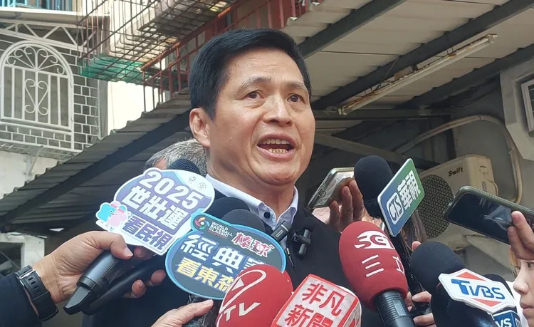 警察局長林炎田在重建現場後向媒體說明。凃建豐攝