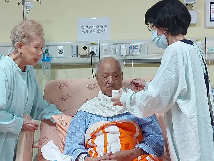 陳佩琪貼出合照哀悼公公。翻攝自陳佩琪臉書