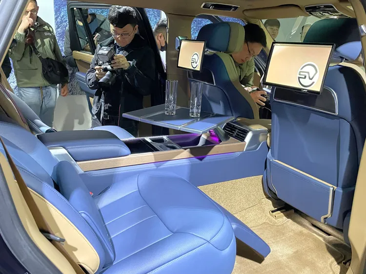 Range Rover SV Taiwan Edition 採用長軸四座旗艦配置，標配 SV Signature Suite 套件，後座配備進階行政總裁座椅。林浩昇攝