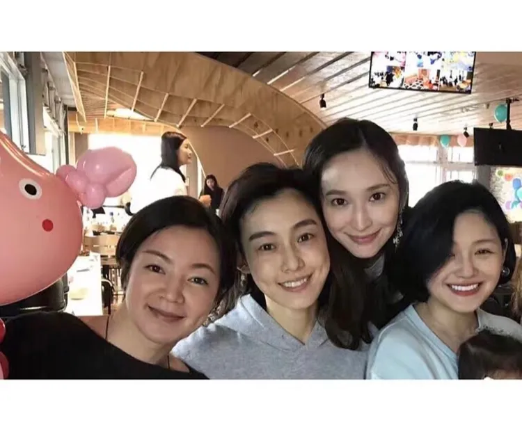 大S（右起）離世第23天，S幫吳佩慈、范瑋琪、阿雅都十分不捨。翻攝吳佩慈IG