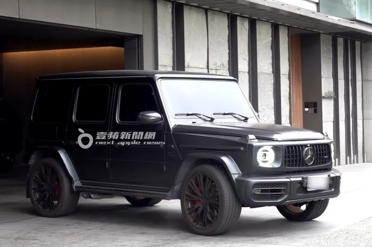 22日週六中午1點，陳建州疑似開車去買中餐返家。特勤中心攝