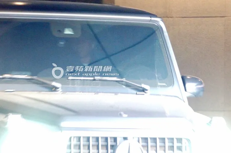 陳建州開著865萬的賓士G63越野車返家，疑似是去幫大家買午餐。特勤中心攝