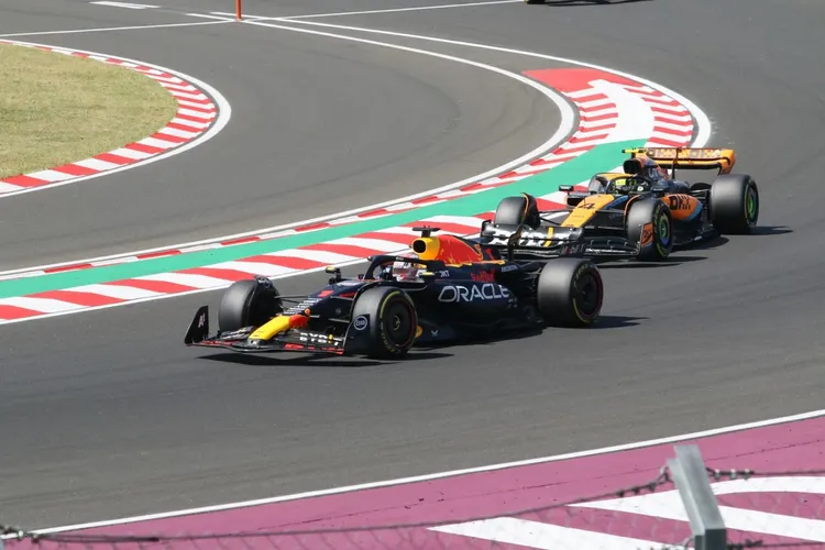 可樂旅遊保證入座決賽保證席現場感受F1一級方程式賽車狂野震撼。Stark Hsieh提供