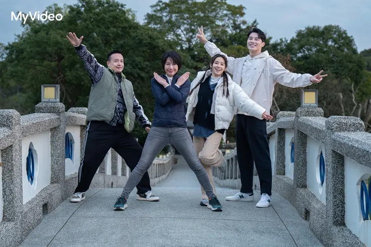 小鐘（左起）、丁寧、盧以恩、宋偉恩等開心出外景。台灣大哥大MyVideo提供