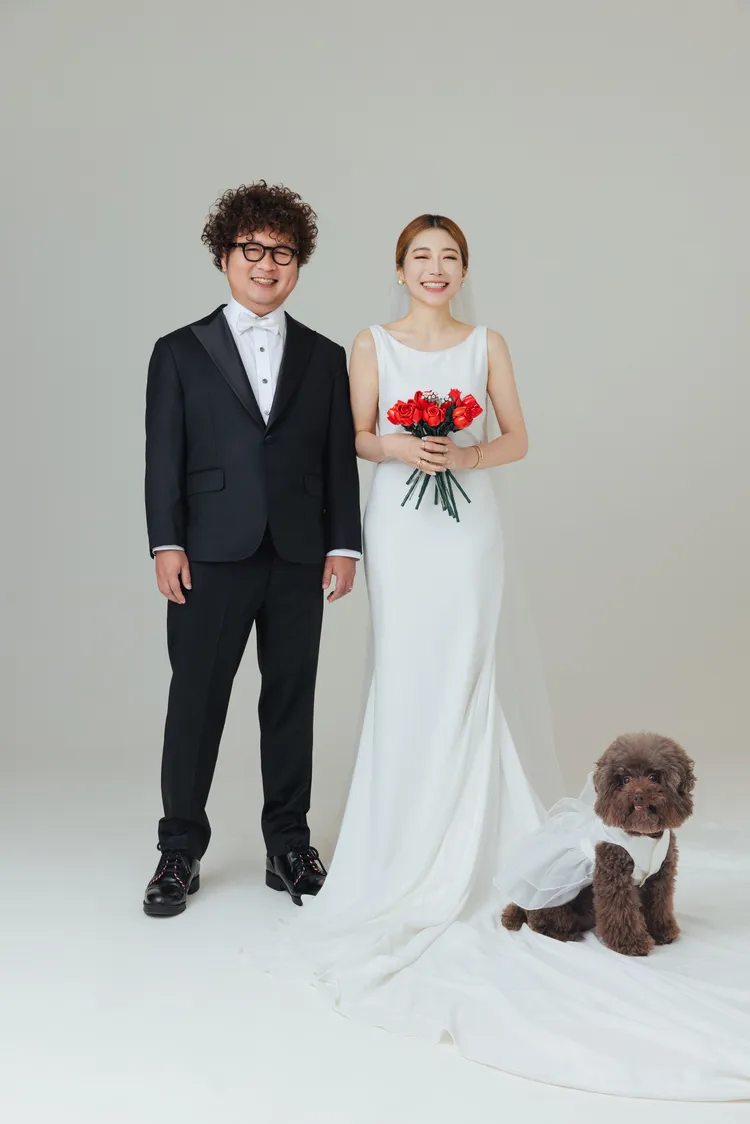 納豆、依依帶著愛犬妹妹拍婚紗。經紀公司提供