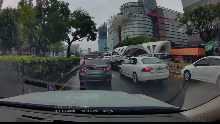 台中新光三越氣爆最新畫面。讀者提供