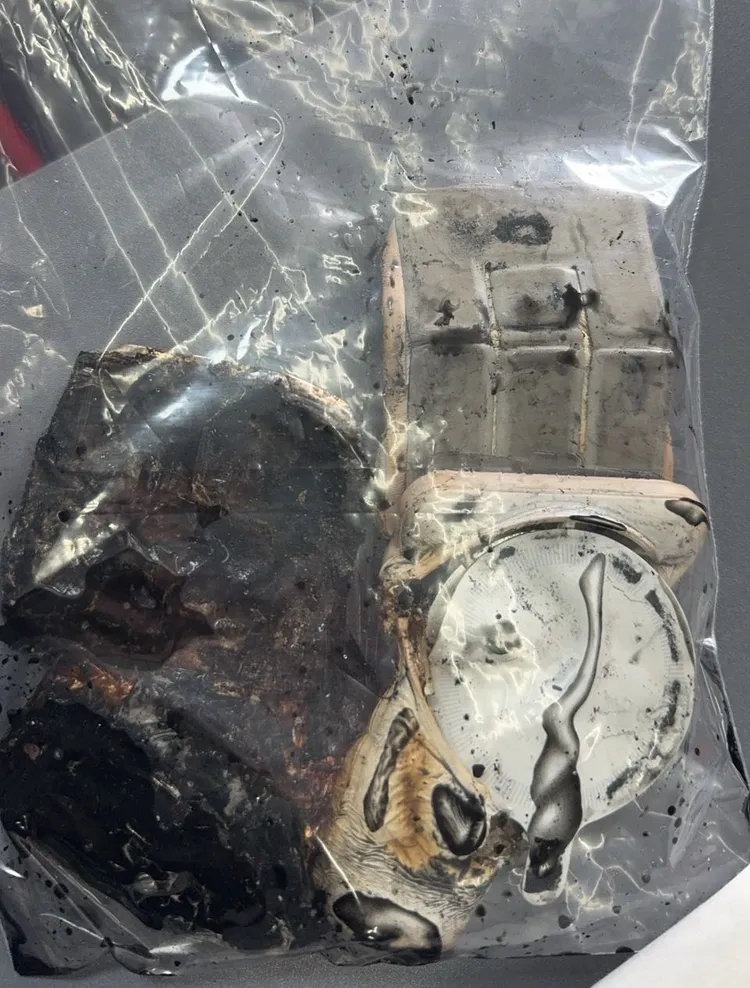 爆炸的行動電源。翻攝畫面