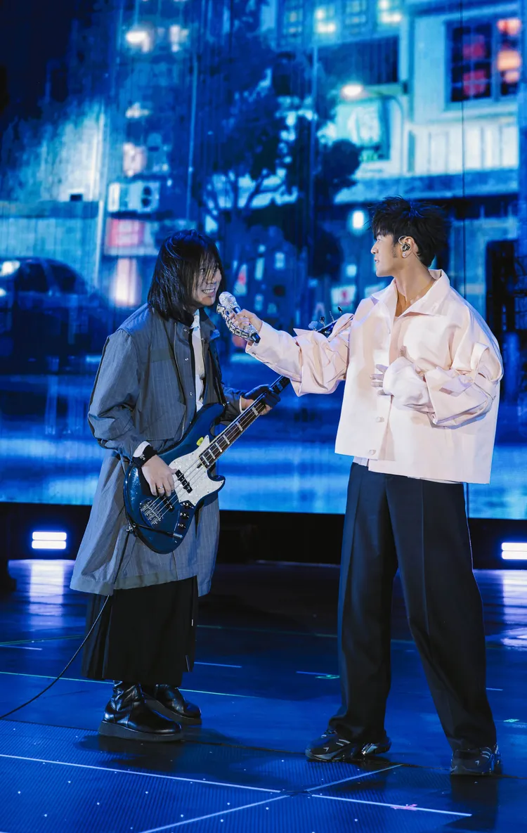 周杰倫刻意留《安靜」的歌詞「是因為我太愛你」給瑪莎唱，笑翻全場。圖／相信音樂、杰威爾提供