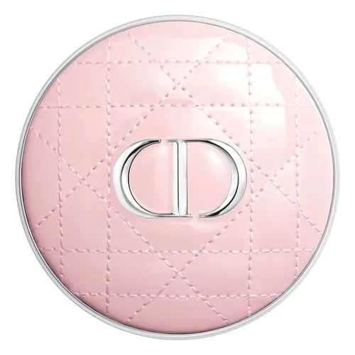 Dior超完美氣墊外殼粉色藤格紋。品牌提供