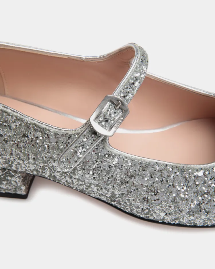 Ballyrina系列改用各種亮片堆疊出閃耀視覺。品牌提供