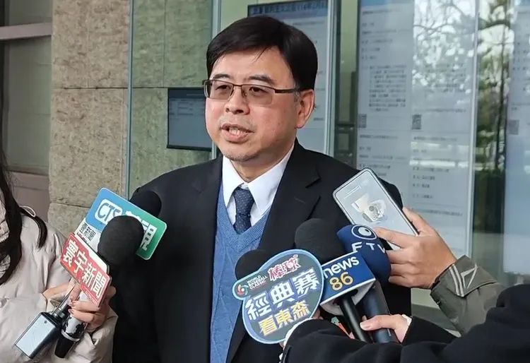 錢建榮為鄭文燦辯護。翻攝畫面