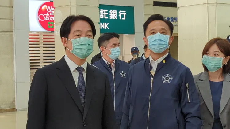 賴清德總統日前到台中榮總探視受傷的姜姓樓管。資料照