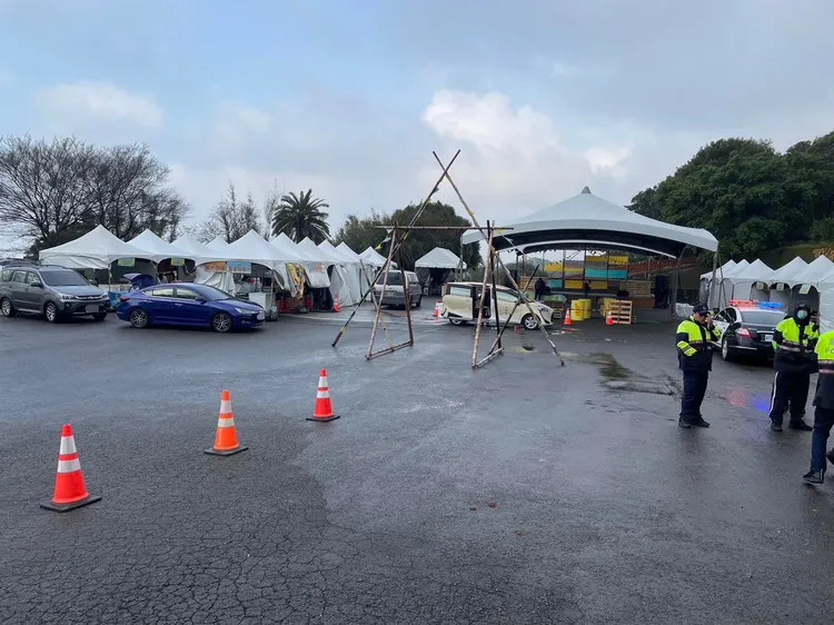 龍潭警方交通疏導確保遊客出遊順暢。龍潭警分局提供