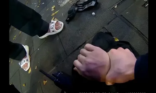 北市38歲女大鬧西門町 「三字經」嗆警還推擠瞬間遭壓制上銬