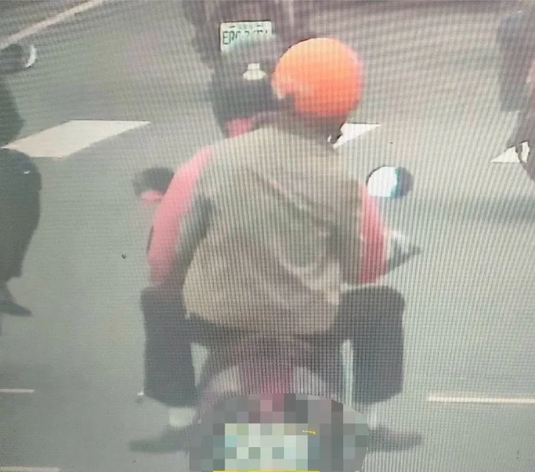 趙姓婦人騎機車載凶嫌張男到張男住處，沒想到一去不回。民眾提供
