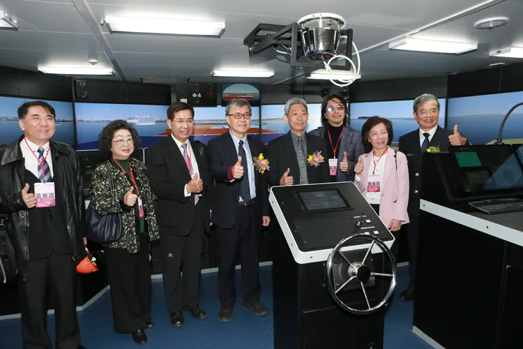 前後任教育部長潘文忠、鄭英耀，國內各級海事學校校長均到場見證重要的歷史時刻。台船提供